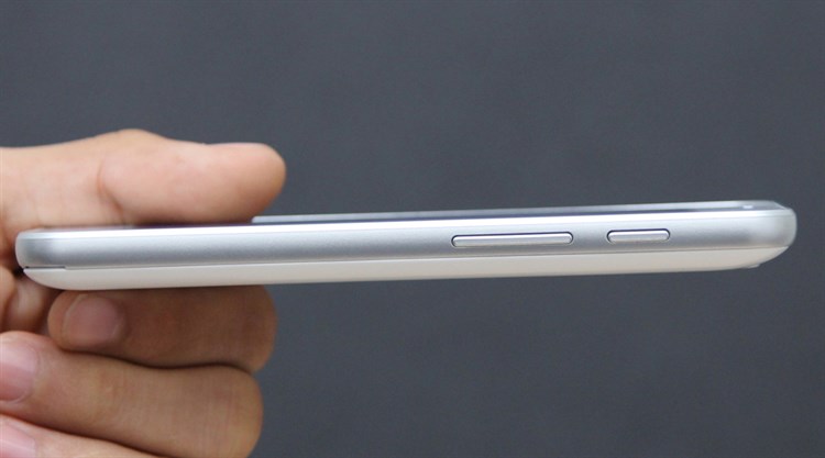 Điện thoại Mobiistar Kool Lite