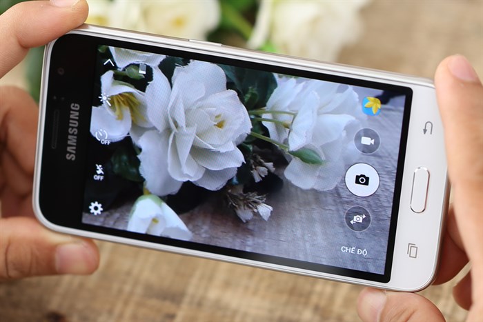 Điện thoại Samsung Galaxy J1 (2016)