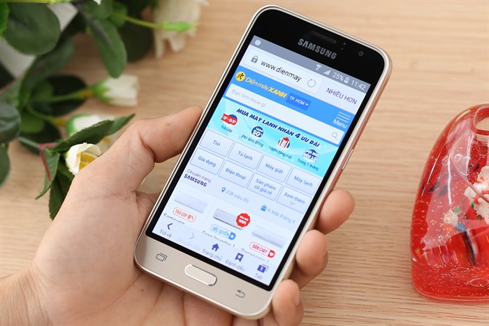 Điện thoại Samsung Galaxy J1 (2016)