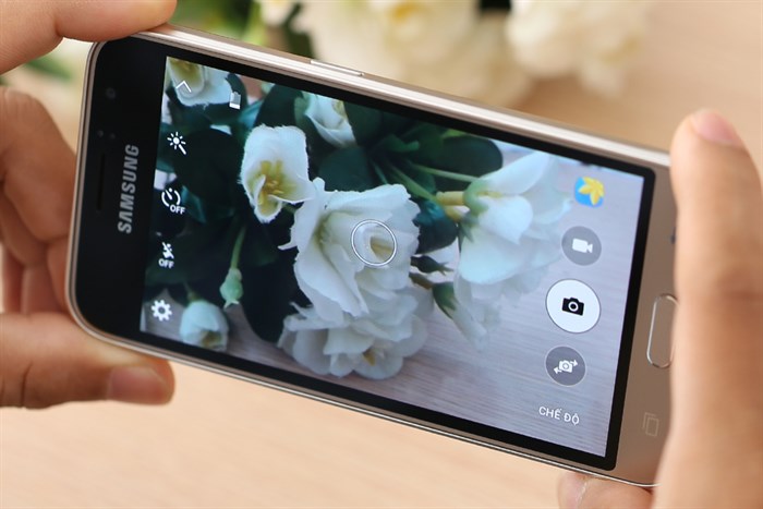 Điện thoại Samsung Galaxy J1 (2016)