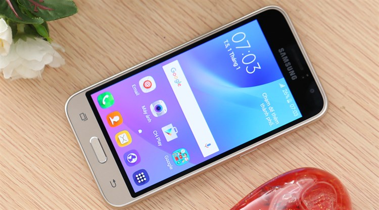 Điện thoại Samsung Galaxy J1 (2016)