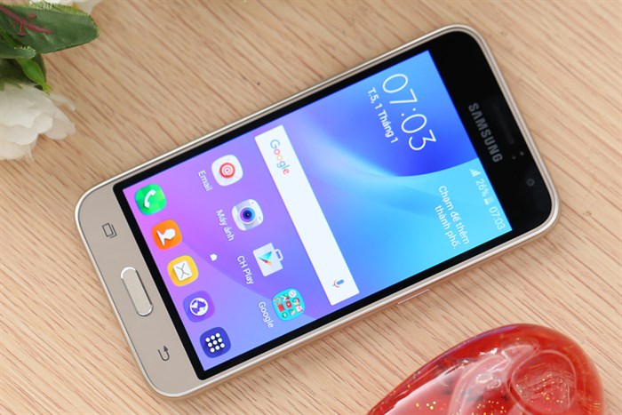 Điện thoại Samsung Galaxy J1 (2016)