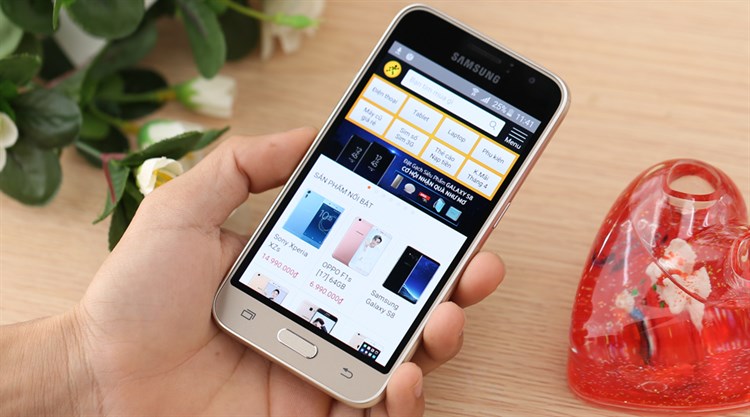 Điện thoại Samsung Galaxy J1 (2016)