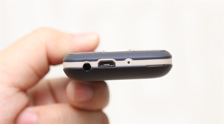 Điện thoại Mobell M690