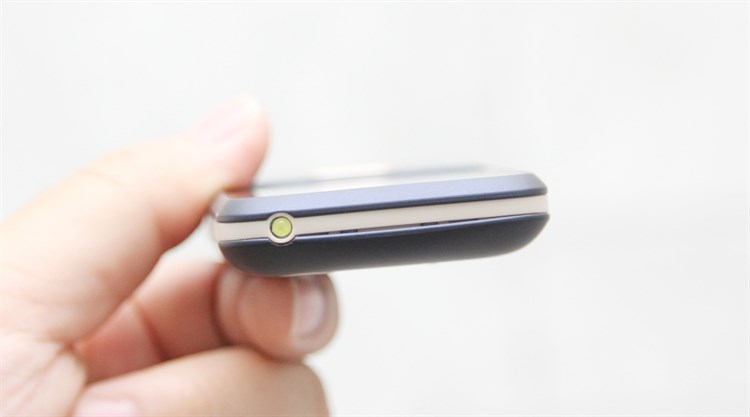 Điện thoại Mobell M690