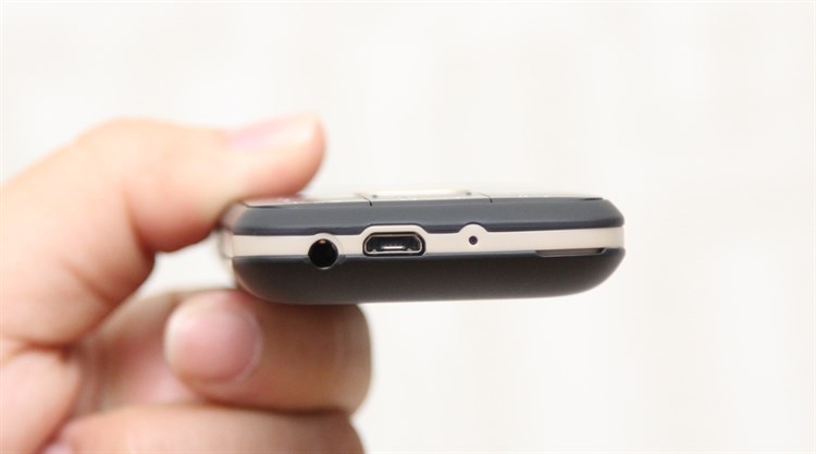 Điện thoại Mobell M690