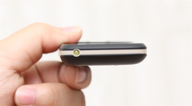 Điện thoại Mobell M690