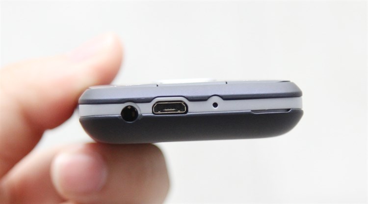 Điện thoại Mobell M690