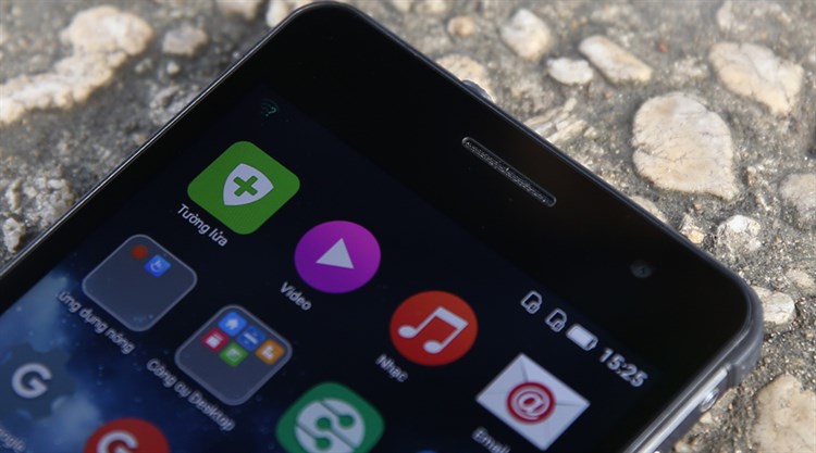 Điện thoại Pantech V950