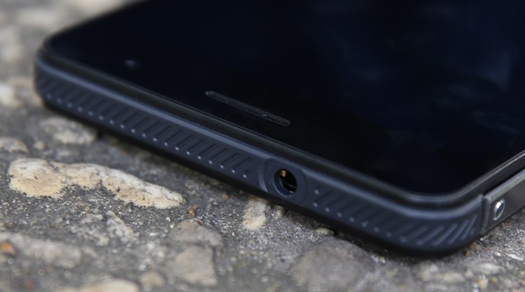 Điện thoại Pantech V950