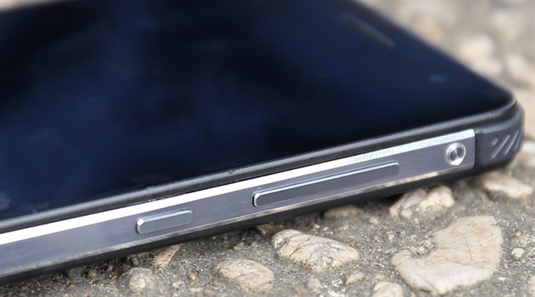 Điện thoại Pantech V950