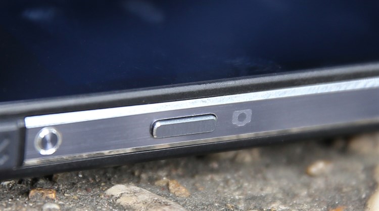 Điện thoại Pantech V950