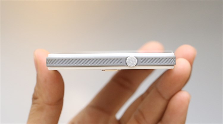 Điện thoại Pantech V950