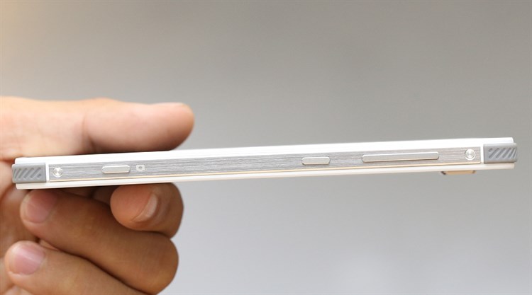 Điện thoại Pantech V950