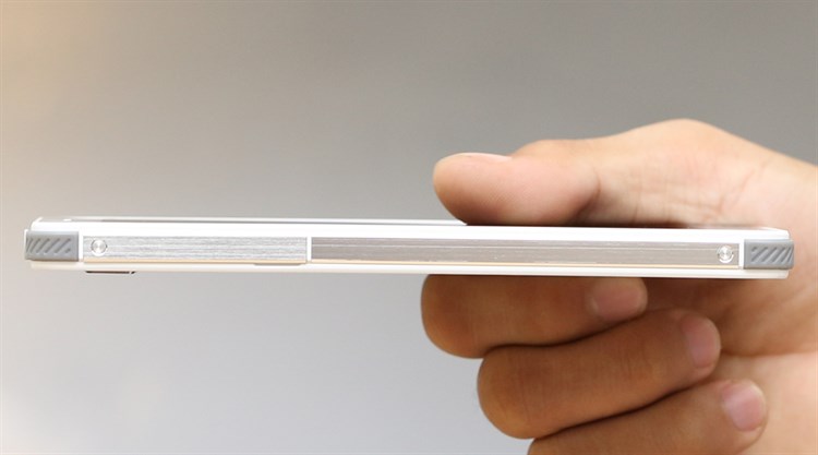 Điện thoại Pantech V950