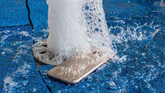 Khả năng chống nước của điện thoại Samsung Galaxy S7 Edge