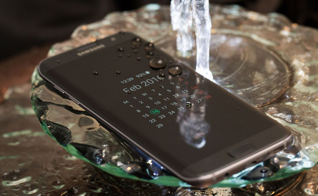 Khả năng chống nước của điện thoại Samsung Galaxy S7 Edge