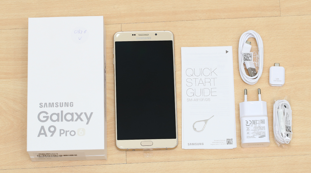 Bộ sản phẩm gồm: Hộp, Tai nghe, Sách hướng dẫn, Cáp OTG, Cáp, Cây lấy sim