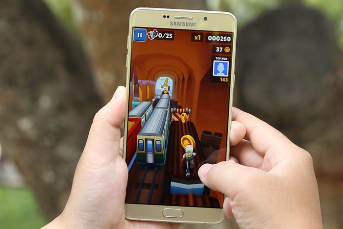 Điện thoại Samsung Galaxy A9 Pro Màu Vàng đồng