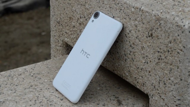 Dưới chân máy được bố trí jack cắm sạc HongNhan:Users:hongnhan:Desktop:HTC Desire 820G:5.jpeg