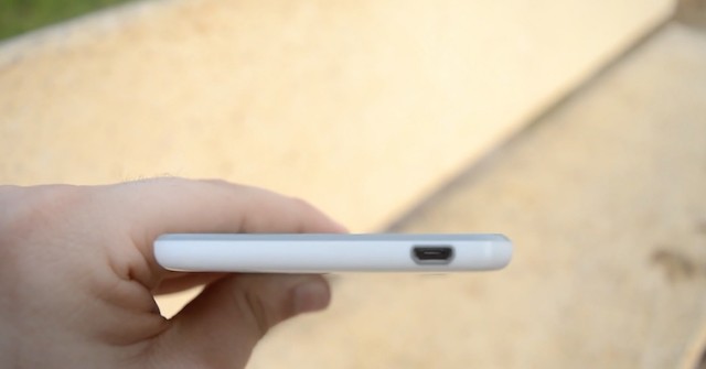 Desire 820G+ có 2 loa Boomsound ở trên và dưới