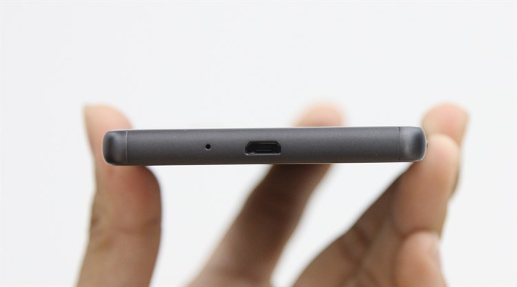 Điện thoại Sony Xperia X Màu Đen