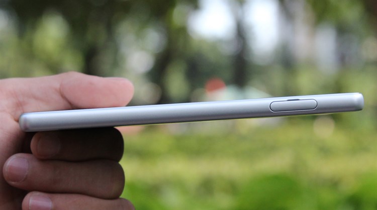 Điện thoại Sony Xperia X Màu Trắng