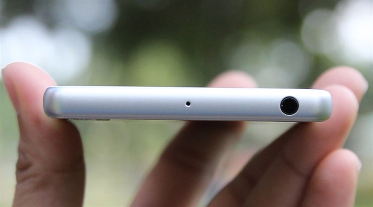 Điện thoại Sony Xperia X Màu Trắng