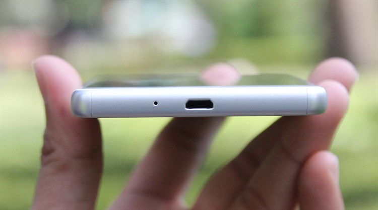 Điện thoại Sony Xperia X Màu Trắng