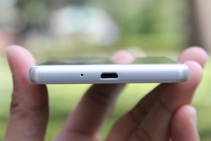 Điện thoại Sony Xperia X Màu Trắng