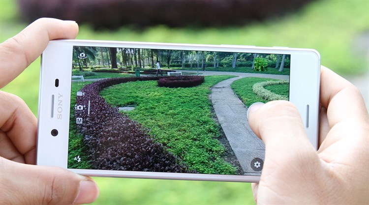 Điện thoại Sony Xperia X Màu Trắng