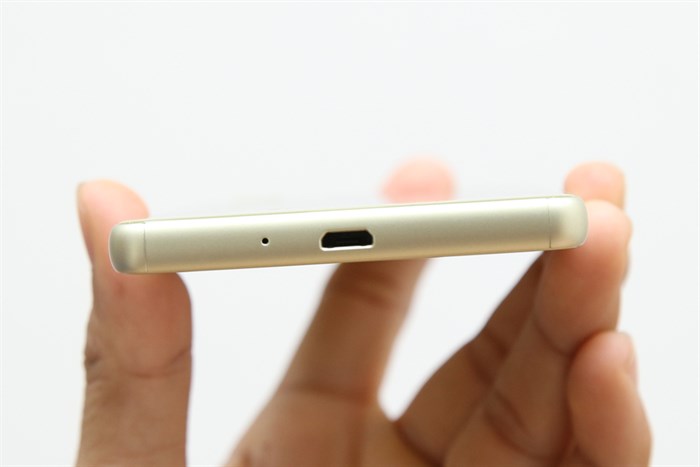 Điện thoại Sony Xperia X Màu Vàng