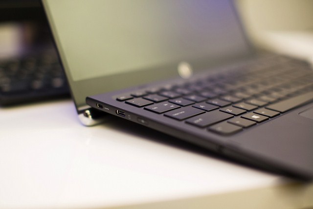 Đây là một thiết bị tương tự như một chiếc laptop với bàn phím, pin, màn hình và có thể kết nối với HP X3 thông qua mạng không dây, bạn có thể sử dụng mọi tính năng của chiếc smartphone này bằng chiếc laptop này