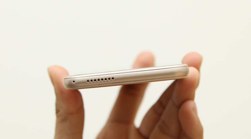 Điện thoại Mobell Nova R1