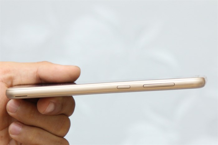 Điện thoại Mobell Nova R1