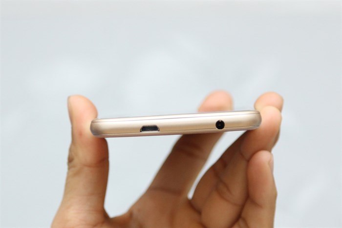 Điện thoại Mobell Nova R1