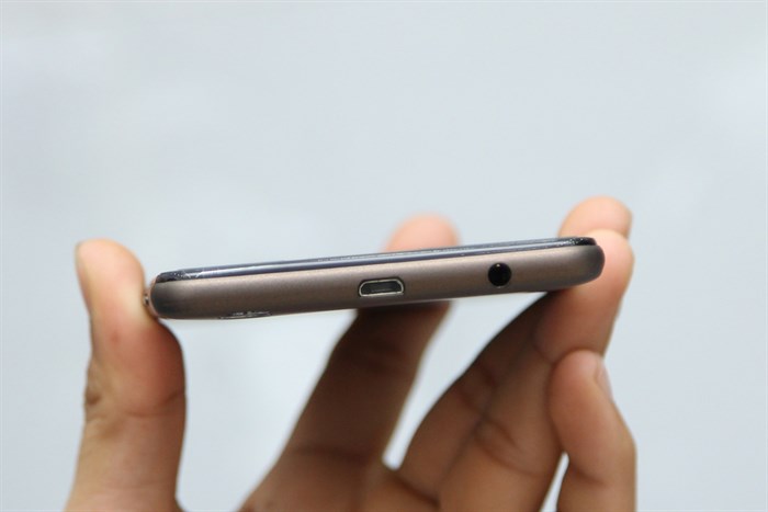 Điện thoại Mobell Nova P2