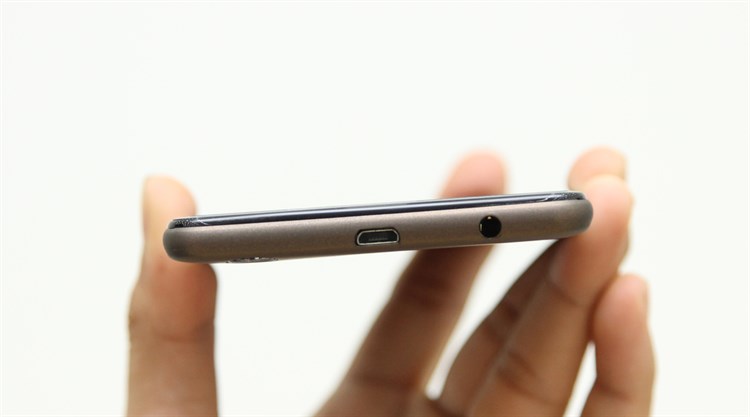 Điện thoại Mobell Nova P2