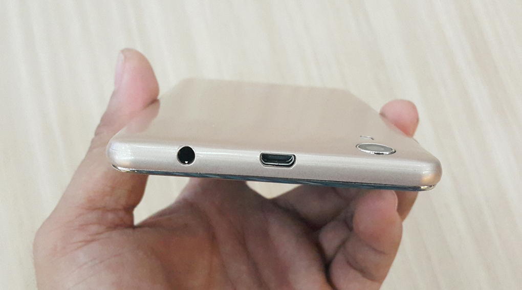 Điện thoại Mobell Nova P2
