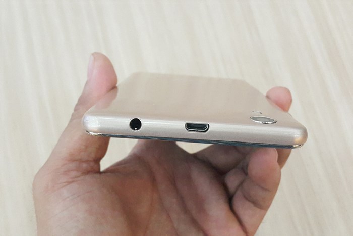 Điện thoại Mobell Nova P2