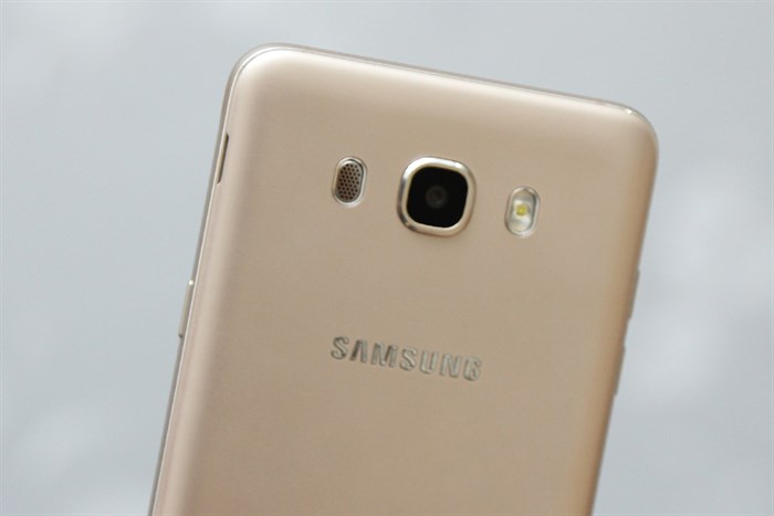 Điện thoại Samsung Galaxy J7 (2016)