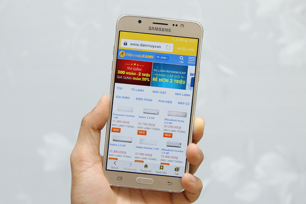 Điện thoại Samsung Galaxy J7 (2016)