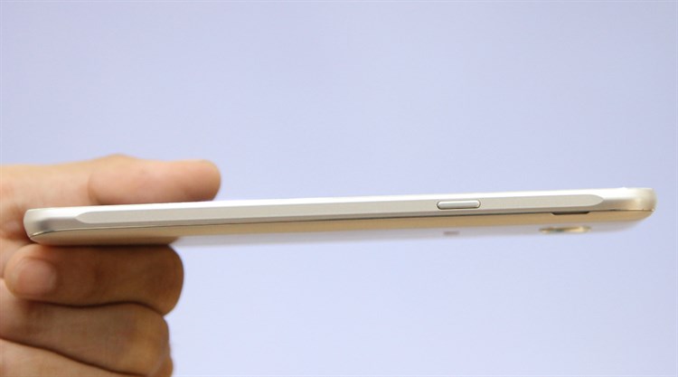 Điện thoại Samsung Galaxy J7 (2016)