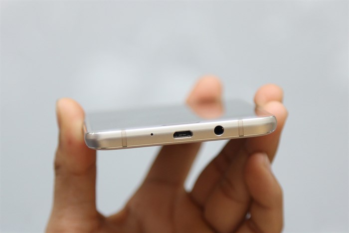 Điện thoại Samsung Galaxy J7 (2016)