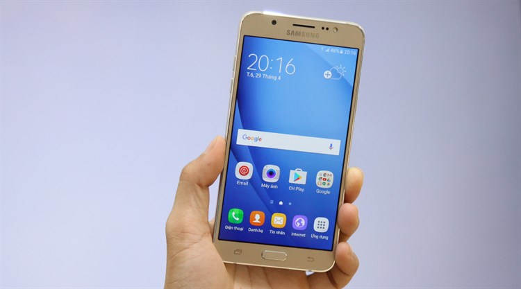 Điện thoại Samsung Galaxy J7 (2016)