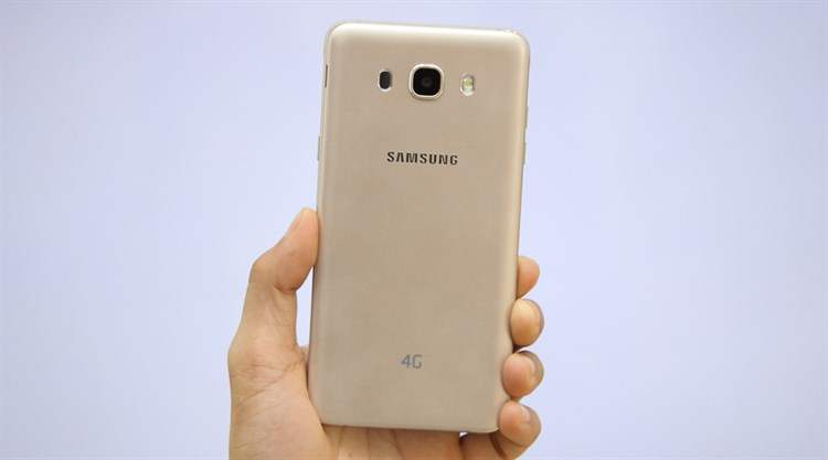 Điện thoại Samsung Galaxy J7 (2016)