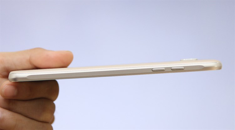 Điện thoại Samsung Galaxy J7 (2016)