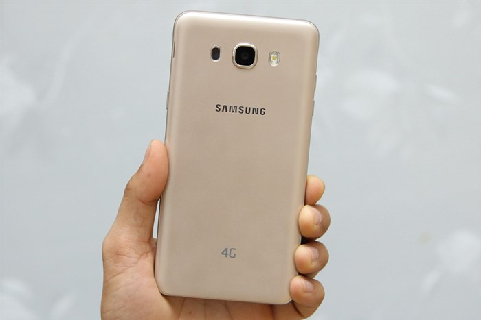 Điện thoại Samsung Galaxy J7 (2016)