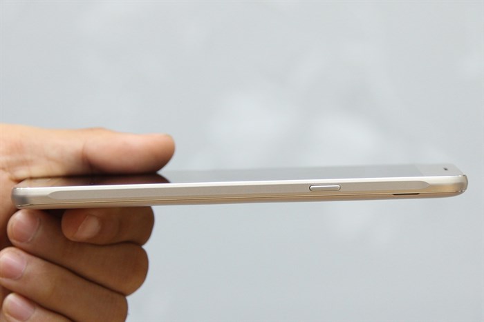 Điện thoại Samsung Galaxy J7 (2016)