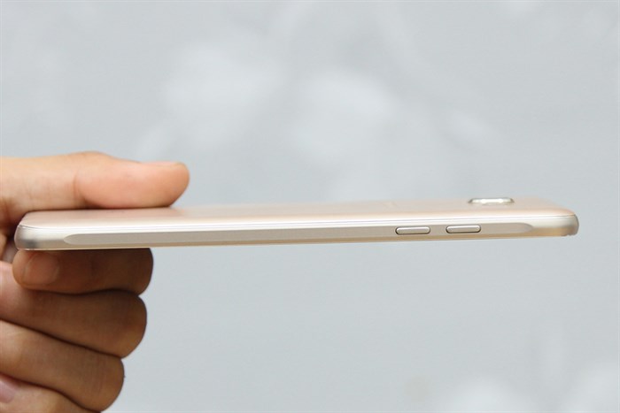 Điện thoại Samsung Galaxy J7 (2016)